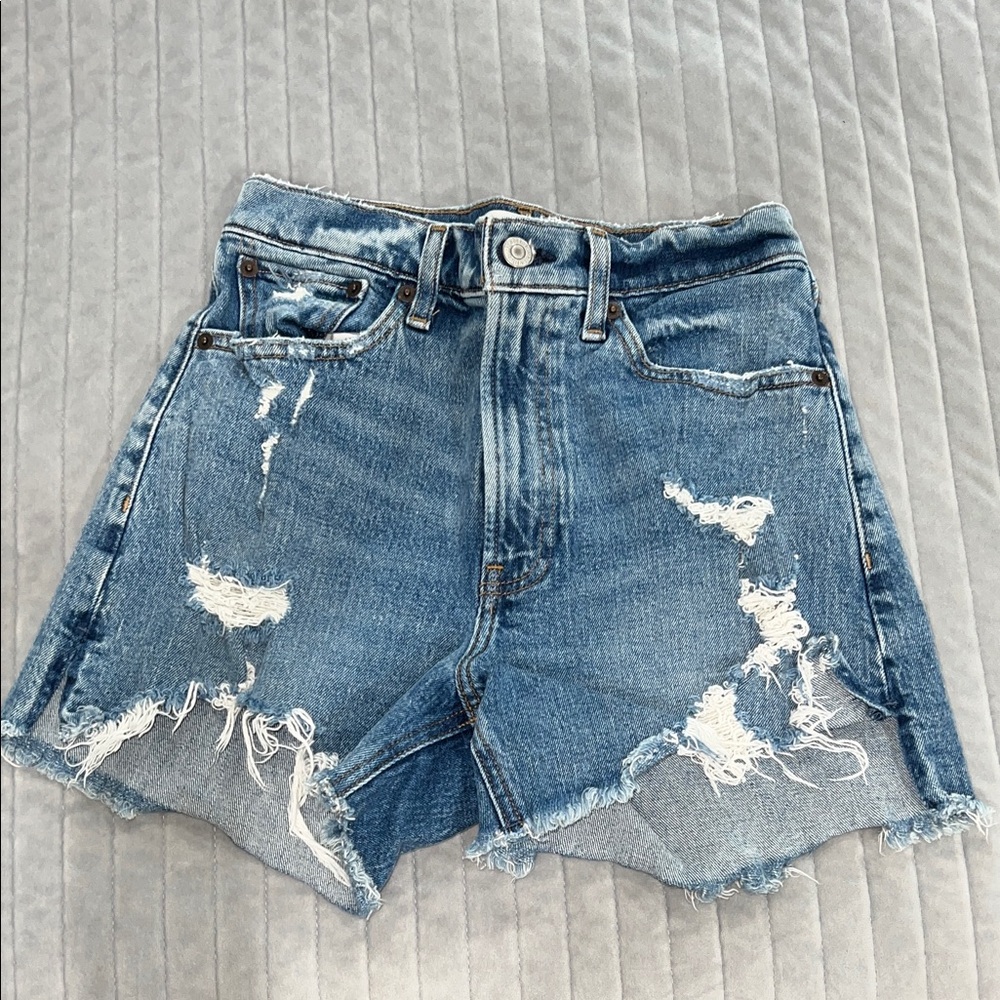 Abercrombie & Fitch Curve Love 4 in Mom Shorts
